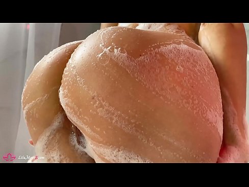 ❤️ Zeshkania masturbon pidhin me vibrator deri në orgazmë intensive në dush Video anale tek ne ❌❤